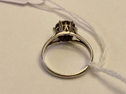 Bague en or blanc (750 millièmes) sertie...