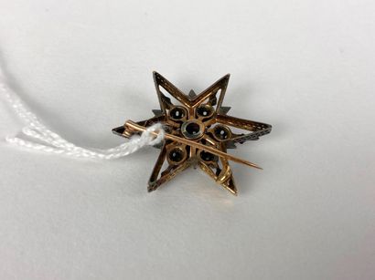 Broche-étoile en or jaune (750 millièmes)...