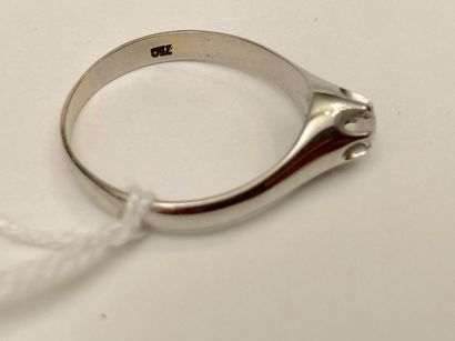 Bague-solitaire en or blanc (750 millièmes)...