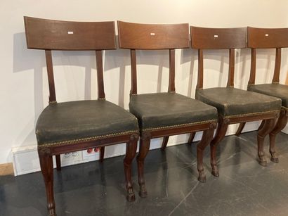 Suite de quatre chaises de style Consulat...