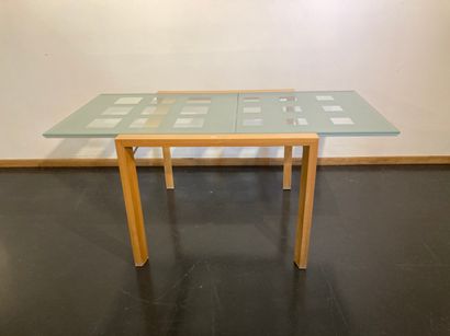 LIGNE ROSET
Table à dîner carrée à allonges...