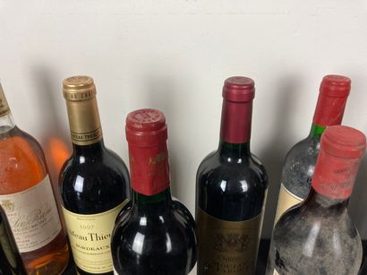 BORDEAUX
Varia de onze bouteilles [altérations...
