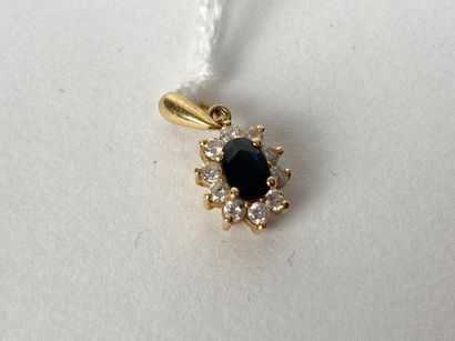 Petit pendentif Pompadour en or jaune (750...