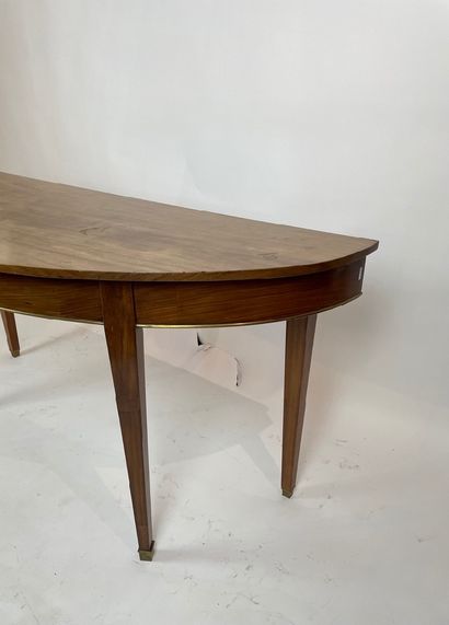 Table-console en demi-lune, XIXe, bois souligné...