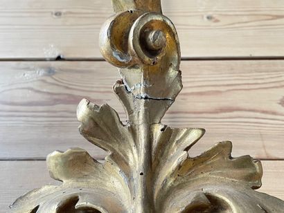 Paire de miroirs chantournés italiens à bras...