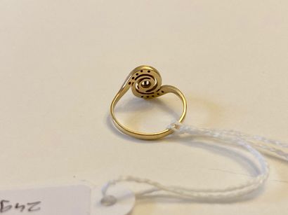 Bague-tourbillon en or jaune (750 millièmes)...