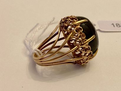 Bague en or jaune (750 millièmes) sertie...