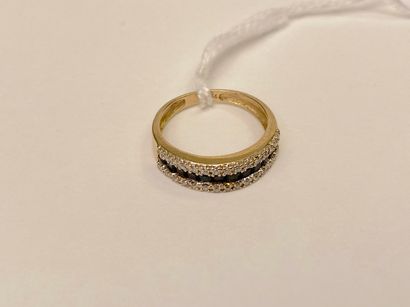 Bague en or jaune (750 millièmes) sertie...