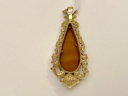 Pendentif baroque en or jaune (750 millièmes)...