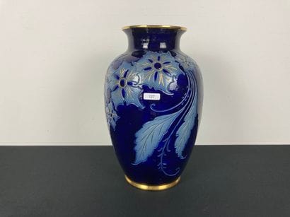 ALSACE
Vase à décor floral incisé sur fond...
