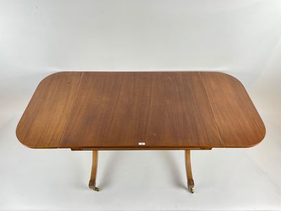 Table basse anglaise à plateau rectangulaire...