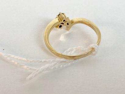 Bague en or jaune (750 millièmes) sertie...