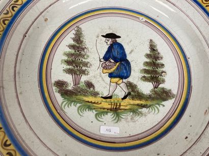 BRUXELLES
Paire de plats creux à décor polychrome,...