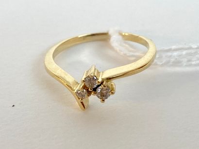 Bague en or jaune (750 millièmes) sertie...