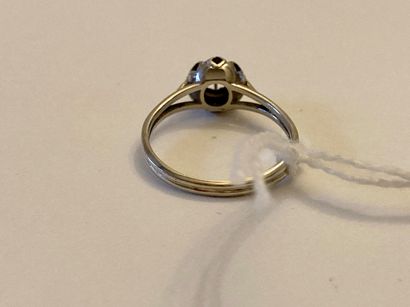 Bague-solitaire en or blanc (750 millièmes)...