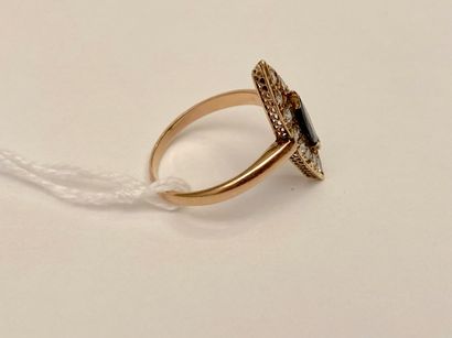 Bague-marquise en or jaune (750 millièmes)...