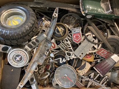 AUTOMOBILIA
Fort varia d'éléménts vintages...
