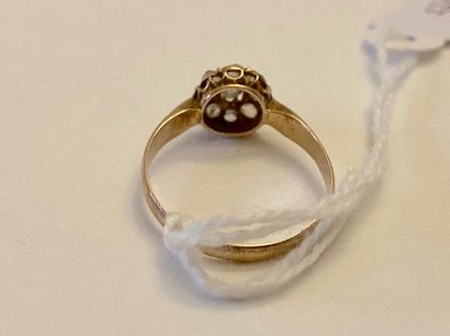 Bague en or jaune (750 millièmes) sertie...