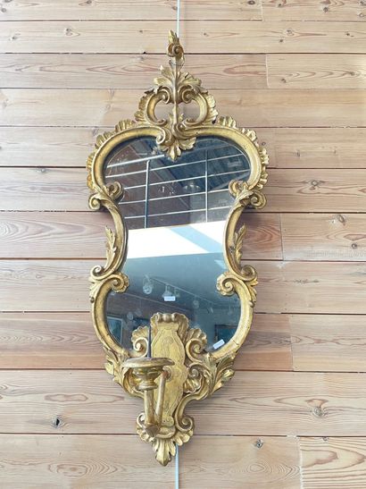 Paire de miroirs chantournés italiens à bras...