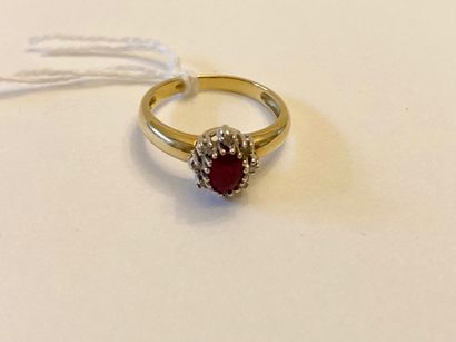 Bague en or jaune (750 millièmes) sertie...