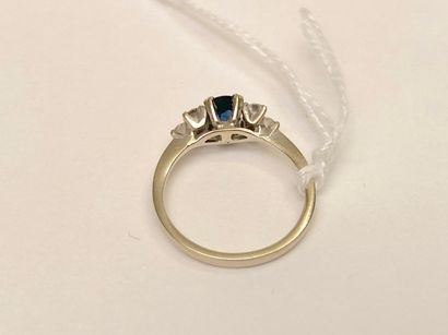 Bague en or blanc (750 millièmes) sertie...