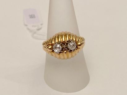 Bague-dôme en or jaune (750 millièmes) sertie...