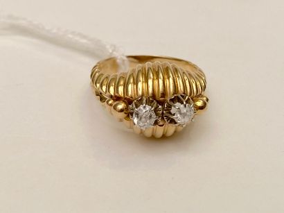 Bague-dôme en or jaune (750 millièmes) sertie...