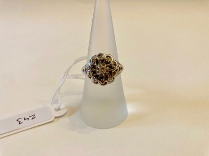 Bague en or blanc (750 millièmes) sertie...