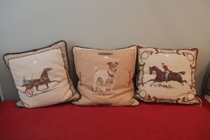 Trois coussins, décors équestres et canins,...