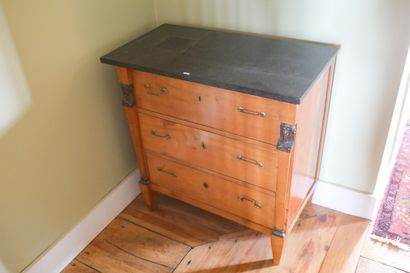 Commode en acajou, décor Empire, 87x45x83...