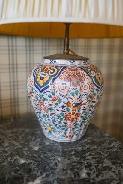 Vase balustre en faïence hollandaise monté...