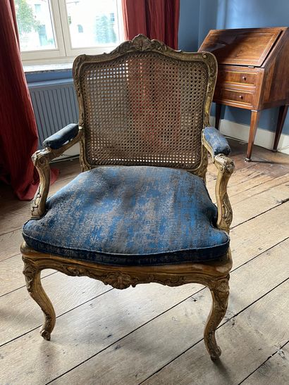 Fauteuil à la reine en bois doré, Louis XV,...