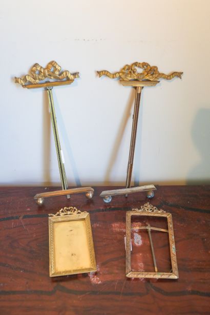 Deux chevalet miniatures et deux cadres en...