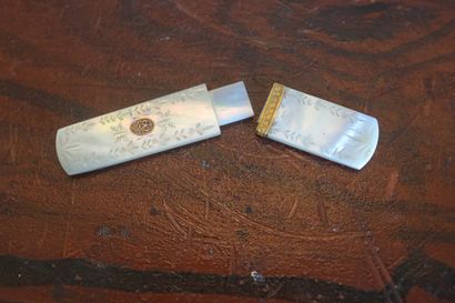 Etui à aiguilles, décor nacré, doré, émaillé...