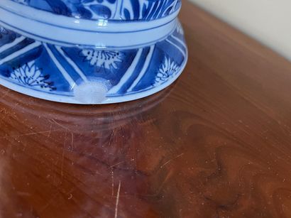 CHINE, potiche couverte en porcelaine blanche...