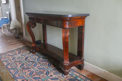 Console en acajou, XIXème, piétement à volutes,...