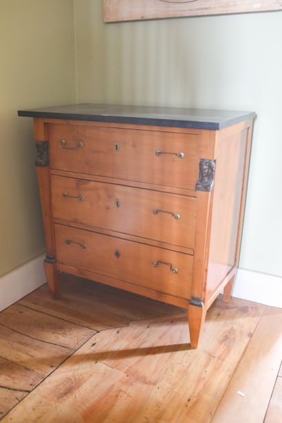 Commode en acajou, décor Empire, 87x45x83...