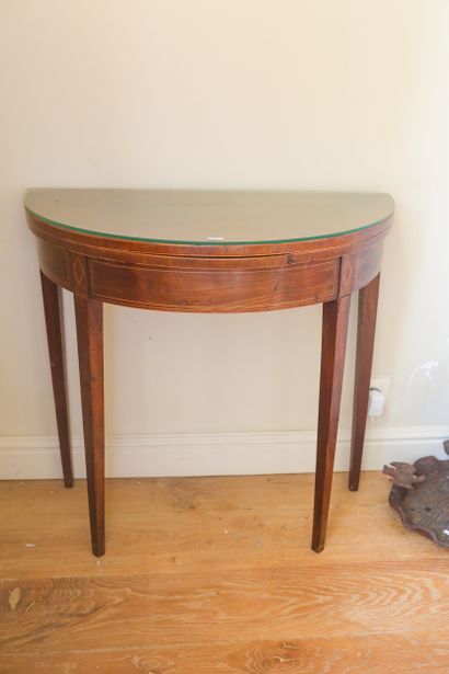 Console demi-lune formant table à jeu en...