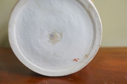 Cache-pot en porcelaine, décor floral polychrome,...