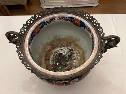 JAPON, importante jardinière en porcelaine...