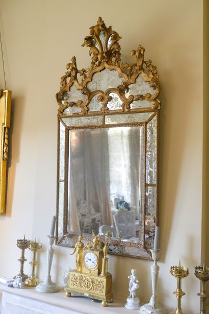 ITALIE DU NORD, miroir à parcloses en bois...