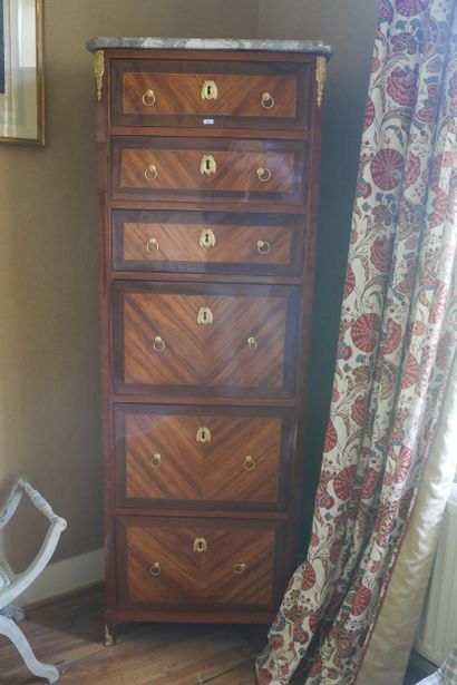 Chiffonnier, style Louis XVI, en acajou,...