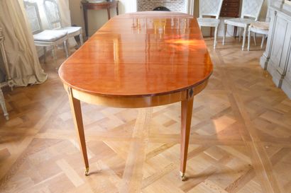 Table ovale en acajou blond, Directoire,...
