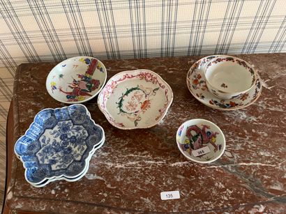 CHINE & JAPON, ensemble de trois coupelles...