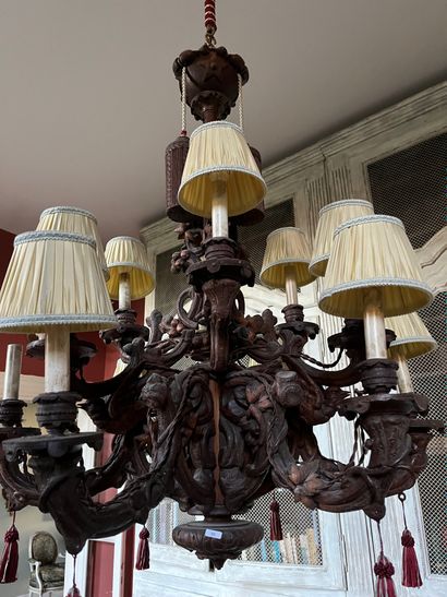 FORÊT-NOIRE, lustre en bois sculpté, décor...