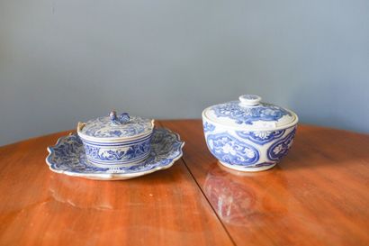 PAYS-BAS, DELFT, beurrier en faïence, décor...