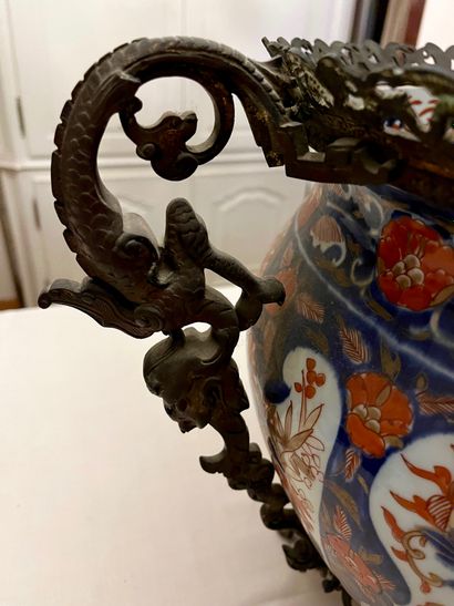 JAPON, importante jardinière en porcelaine...