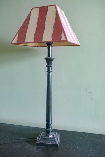 Pied de lampe en métal noirci, ht 78 cm (avec...