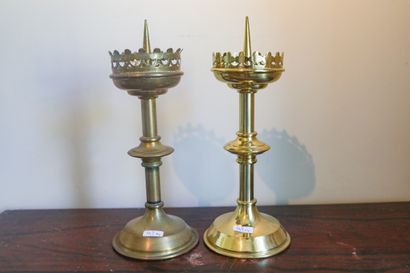 Suite de quatre pique-cierges anciens en...