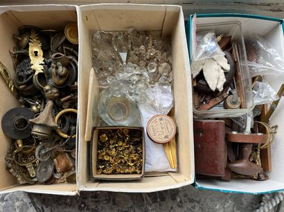 Lot of miscellaneous items: bronze, veneer,...